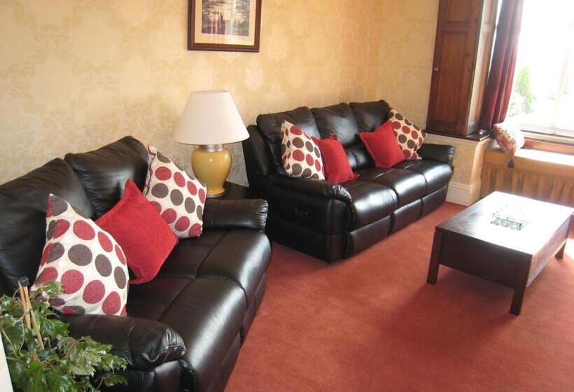 Ashleigh House   Hot Tub, Snooker Table, Sleeps 24