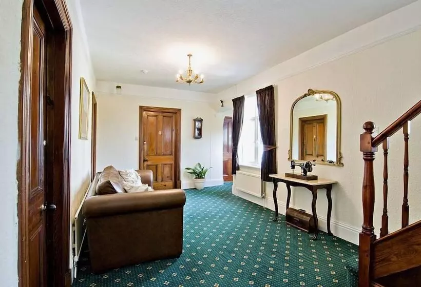 Ashleigh House Hot Tub, Snooker Table, Sleeps 24