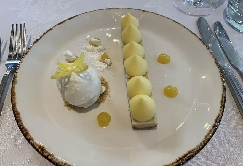 Отель Avisford Park