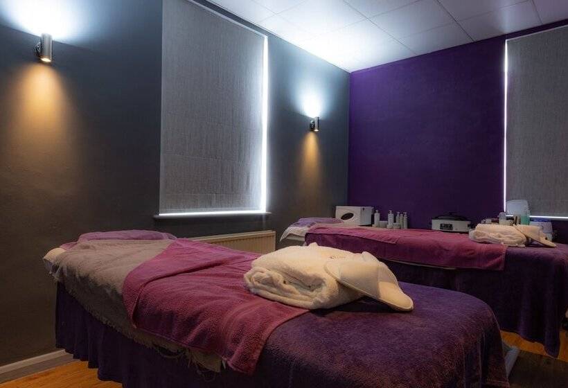 فندق Avisford Park