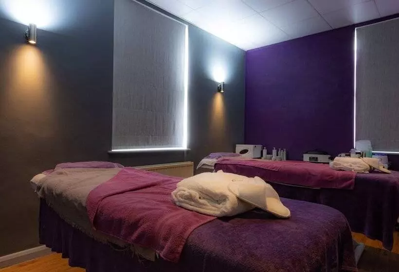 Отель Avisford Park