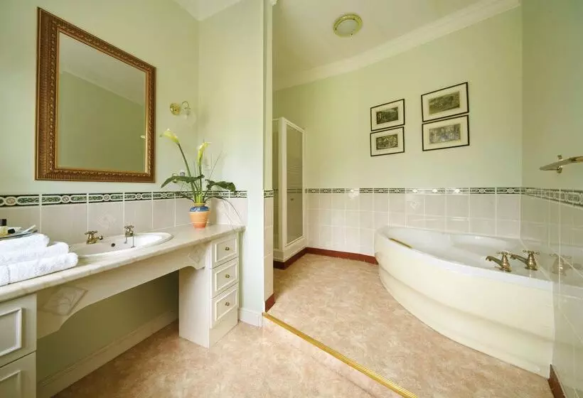 Leigh Park Country House Hotel & Vineyard, Bw Signature Collection