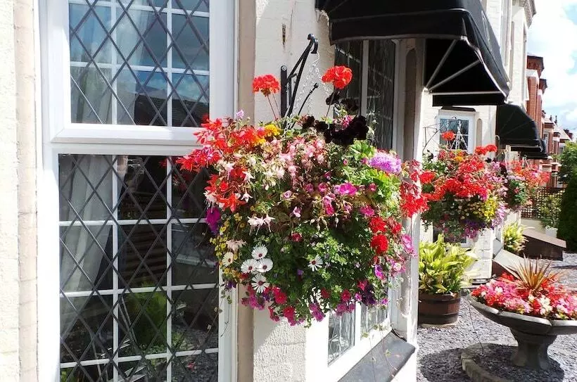 Brookside Hotel & Restaurant ,suitable For Solo Travelers, Couples, Families, Groups Education Trips