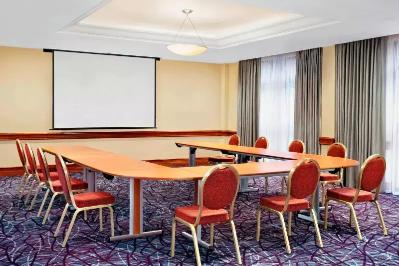 Sheraton Skyline Hotel London Heathrow