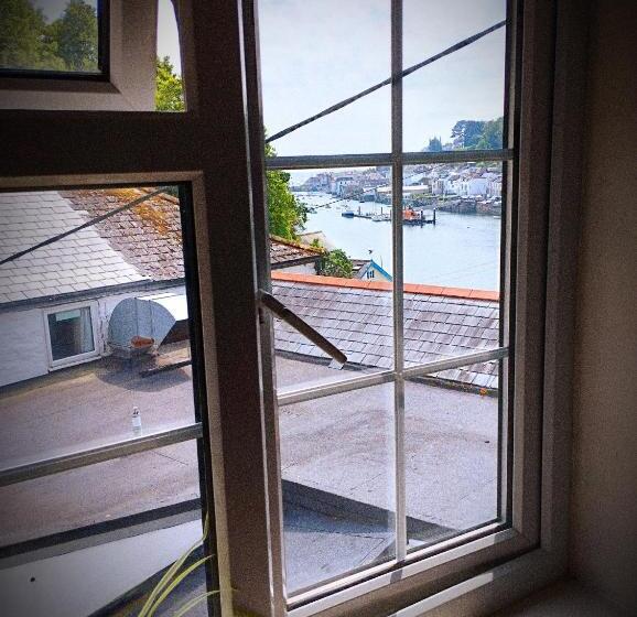 בית מלון כפרי The Old Ferry Inn