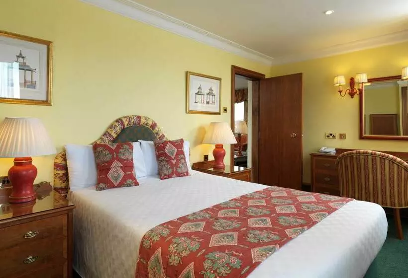 The Royal Angus Hotel