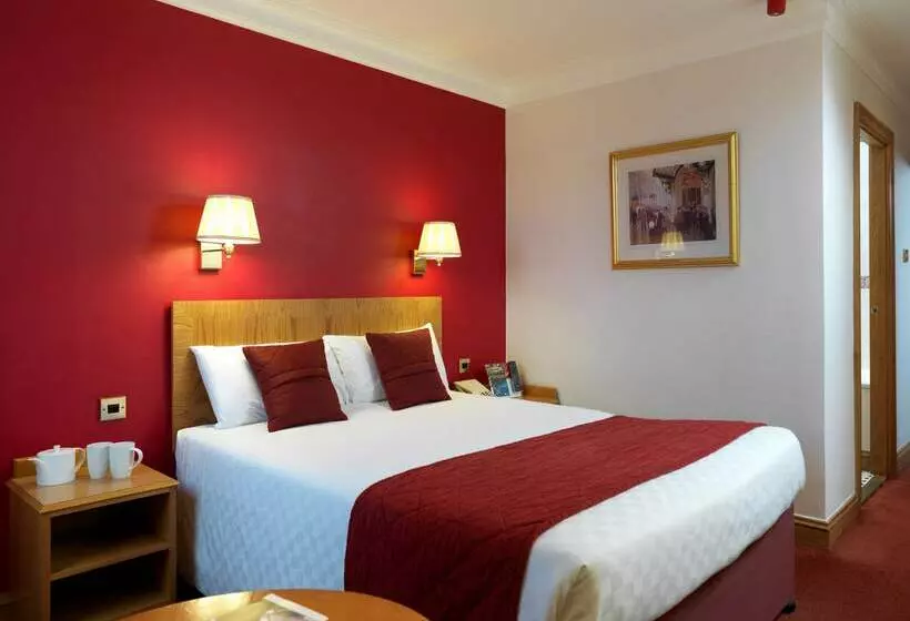 The Royal Angus Hotel