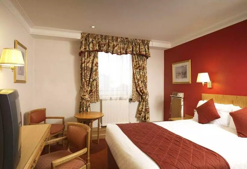 The Royal Angus Hotel