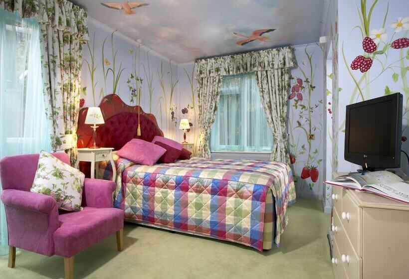 فندق Three Ways House