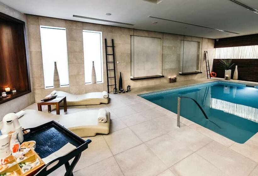 Alexander Beach Hotel & Spa