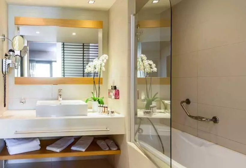 Alexander Beach Hotel & Spa