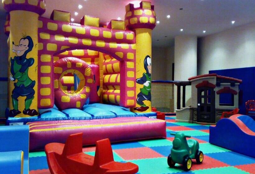 Alexander Beach Hotel & Spa