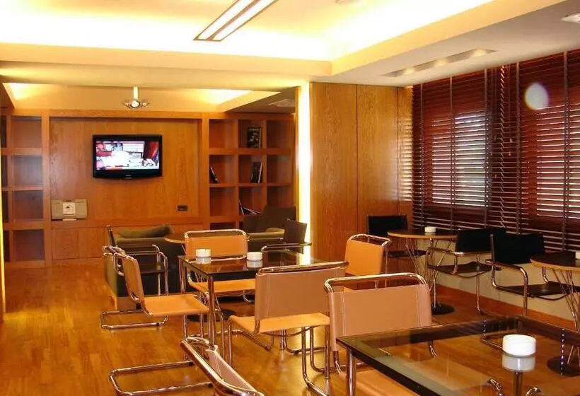 Alexander Beach Hotel & Spa