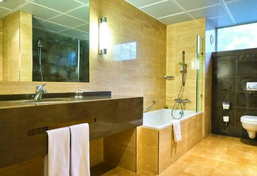 Hotel Golden Tulip Accra