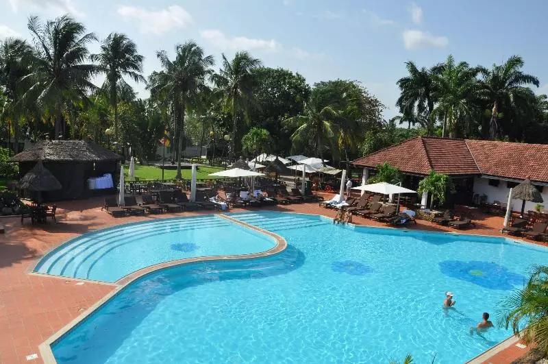 ホテル Golden Tulip Accra