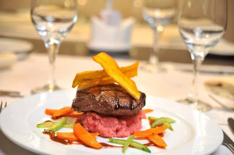 ホテル Golden Tulip Accra