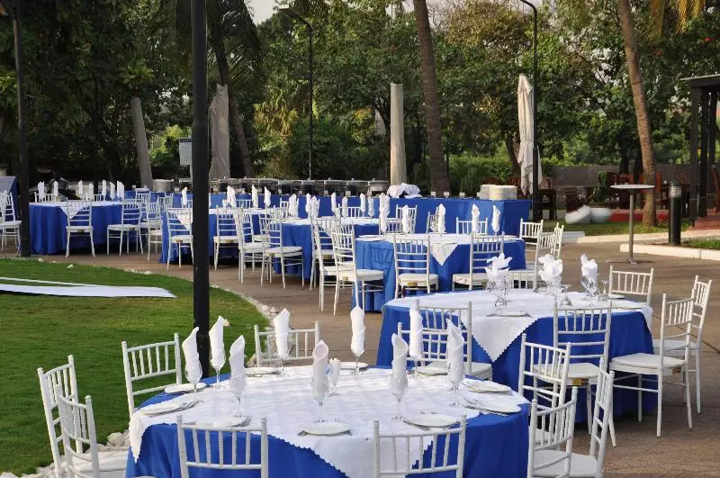 ホテル Golden Tulip Accra