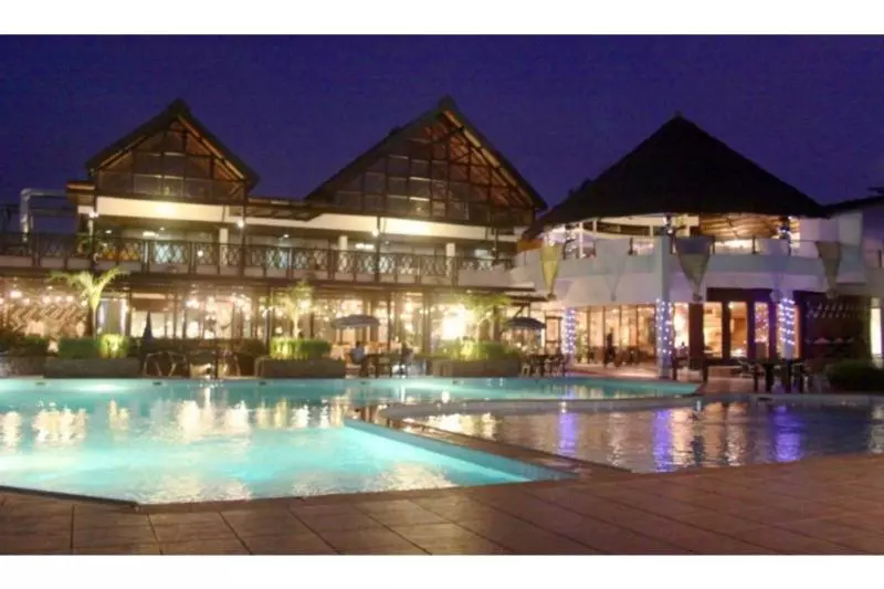 ホテル Golden Tulip Accra
