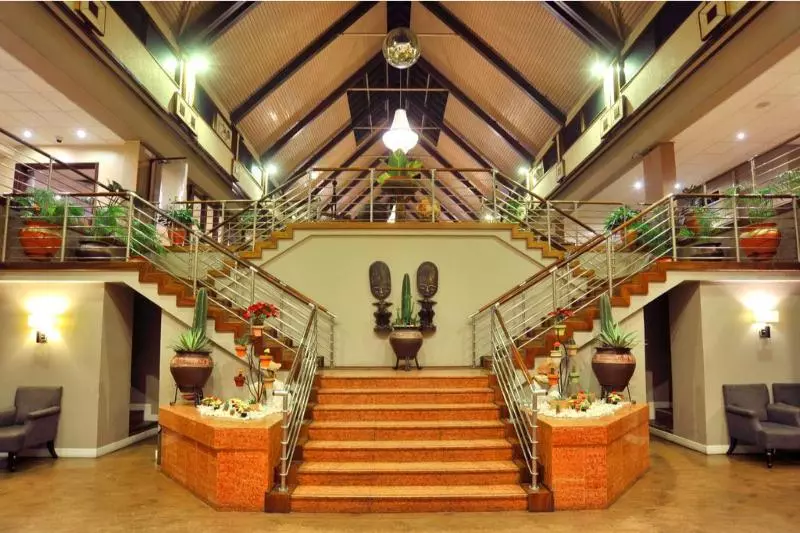 ホテル Golden Tulip Accra