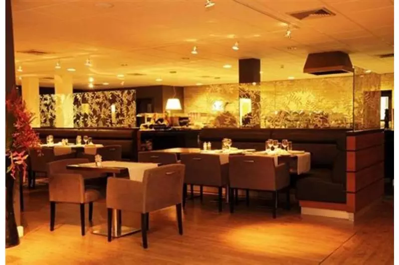ホテル Golden Tulip Accra