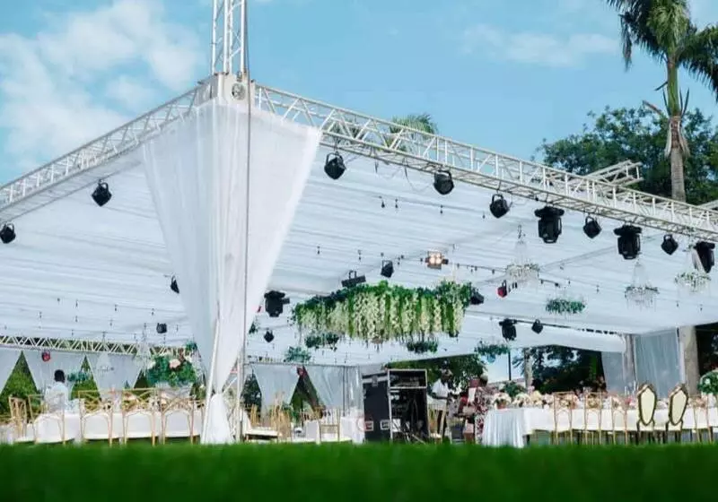 ホテル Golden Tulip Accra
