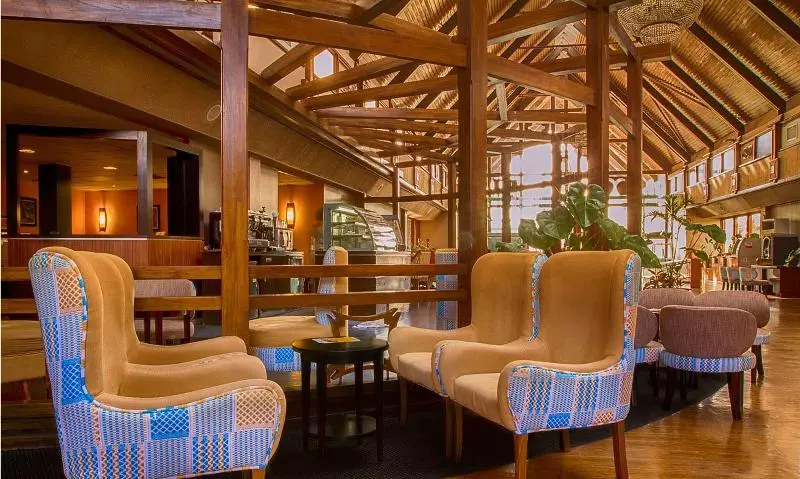 ホテル Golden Tulip Accra