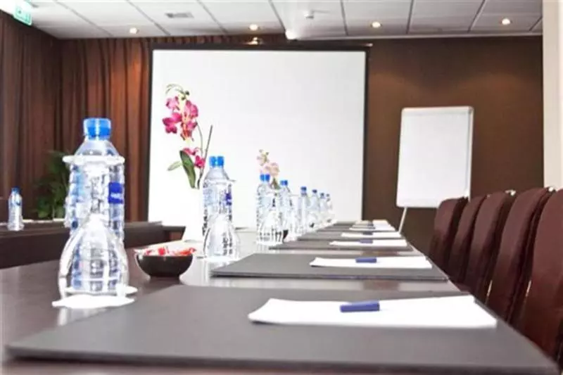 ホテル Golden Tulip Accra