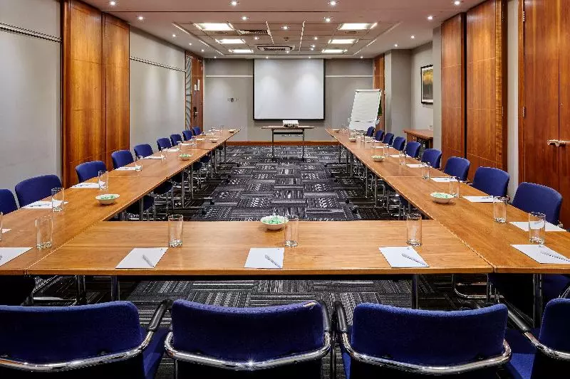 Отель Holiday Inn High Wycombe M40, Jct.4, An Ihg