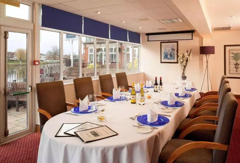 호텔 Mercure London Stainesuponthames