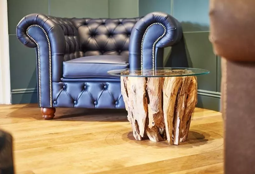 Отель The Chequers