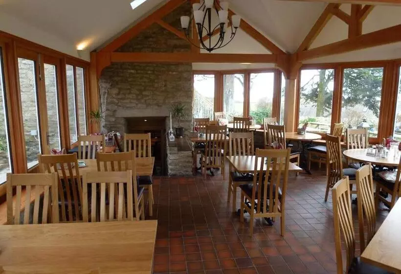 فندق The Manor House