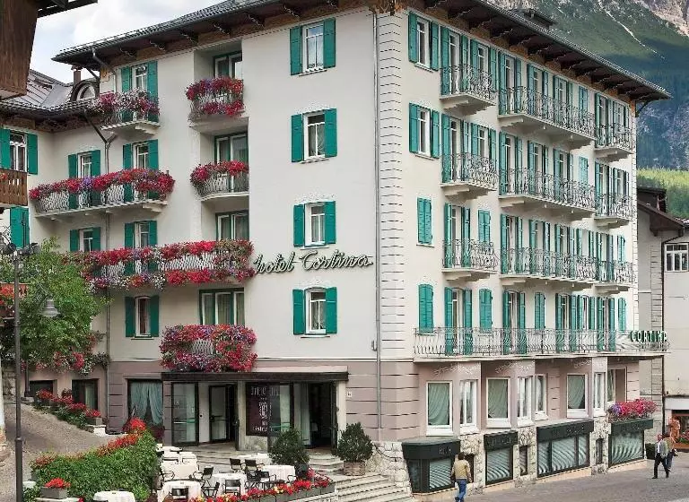 Отель Cortina