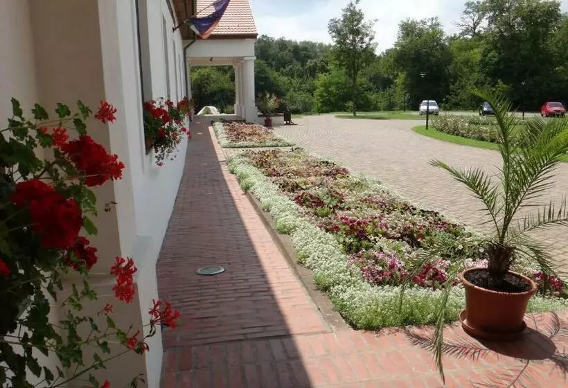 호텔 Sarlóspuszta Club