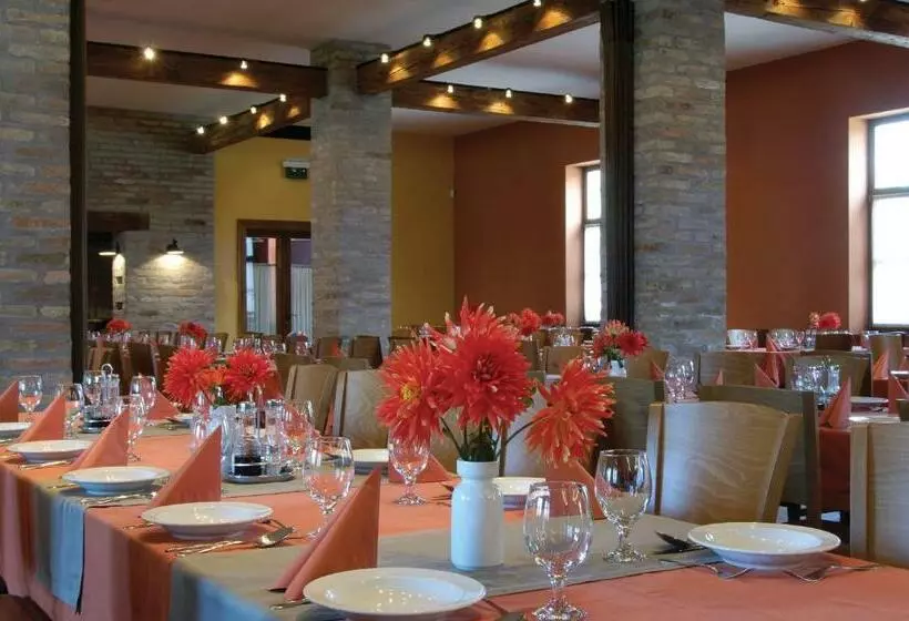 호텔 Sarlóspuszta Club