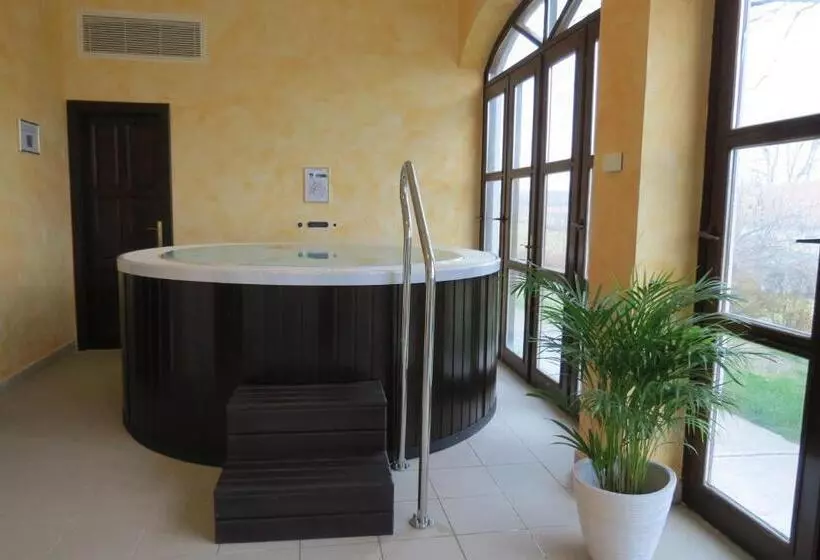 호텔 Sarlóspuszta Club