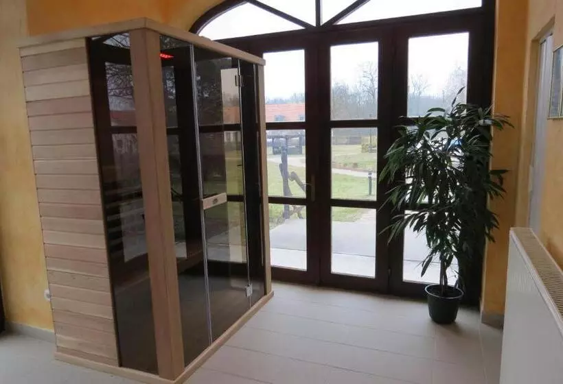 호텔 Sarlóspuszta Club