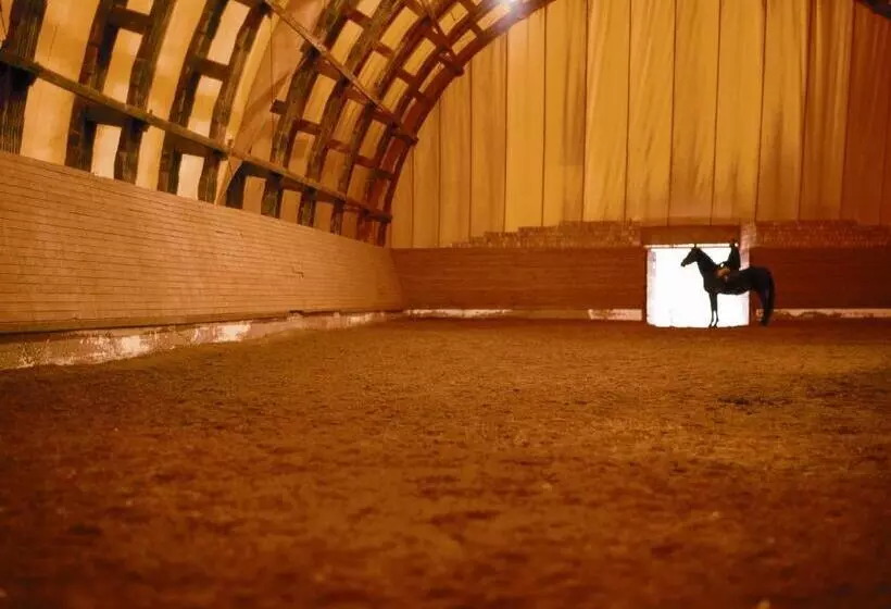 호텔 Sarlóspuszta Club