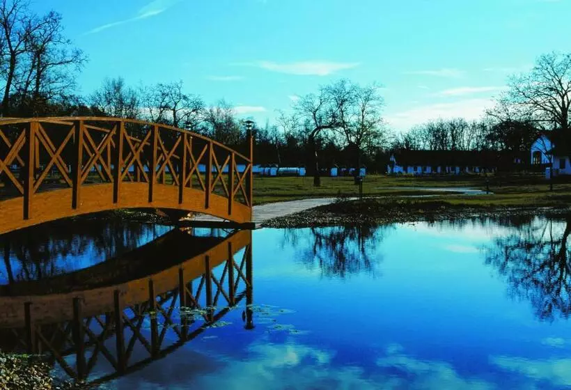 호텔 Sarlóspuszta Club