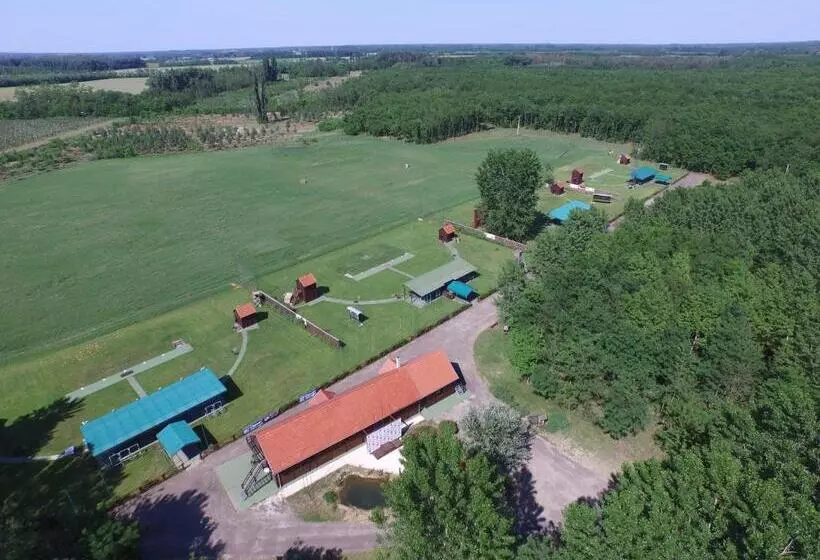 호텔 Sarlóspuszta Club