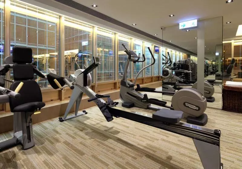 The Royal Pacific Hotel & Towers