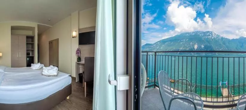 Отель Capo Reamol