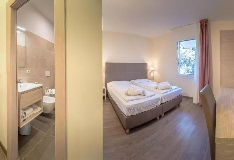 Отель Capo Reamol