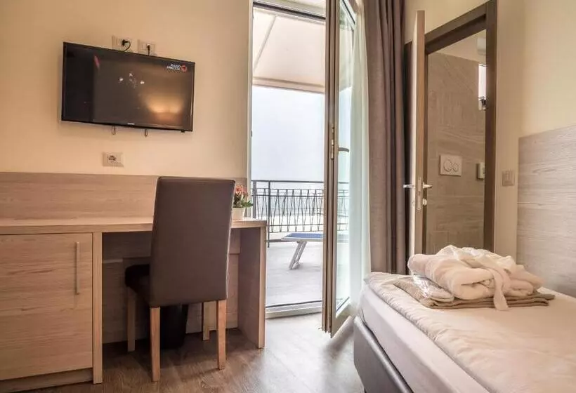 Отель Capo Reamol