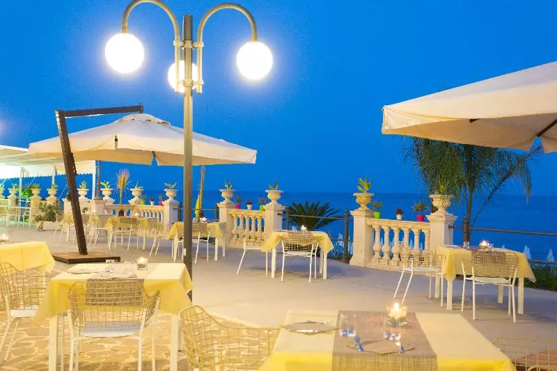 Hellenia Yachting Hotel & Spa