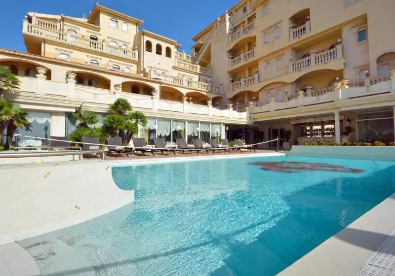 Hellenia Yachting Hotel & Spa