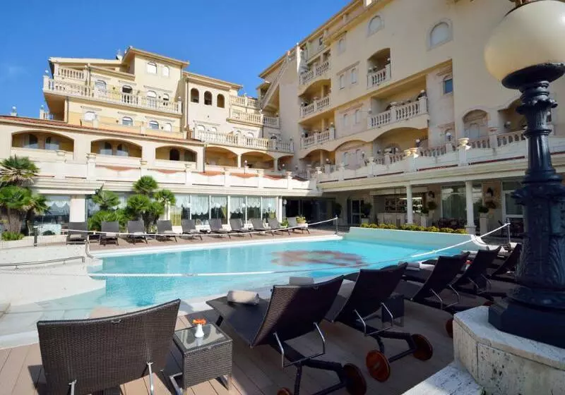 Hellenia Yachting Hotel & Spa