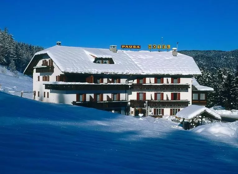 ホテル Pausa