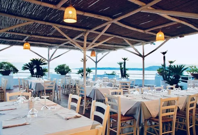 ホテル Puntaquattroventi