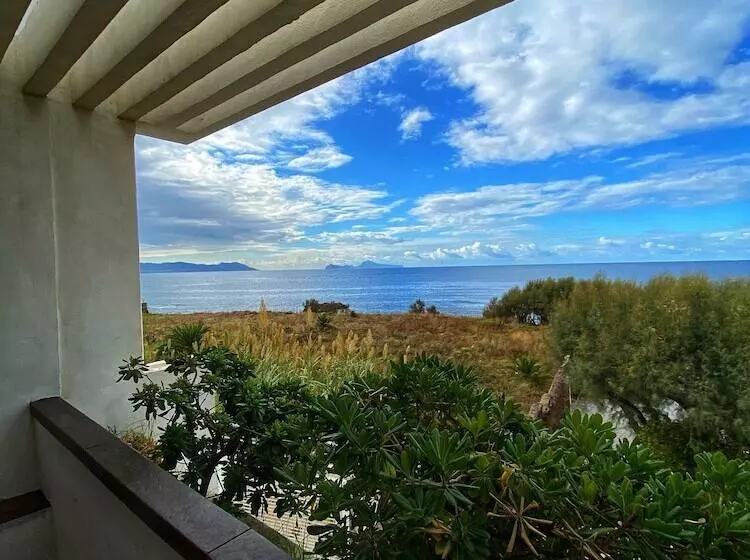 ホテル Puntaquattroventi