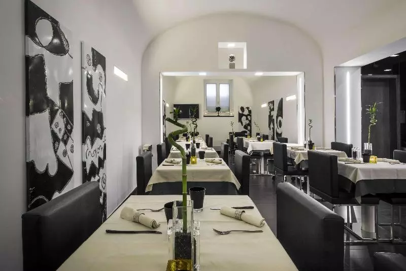 Lhp Hotel River & Spa